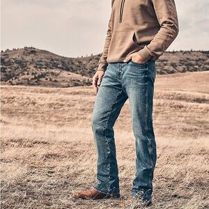 Retro Wrangler Men's Bootcut Leg Jeans in Faded Blue Denim EUC 40x32